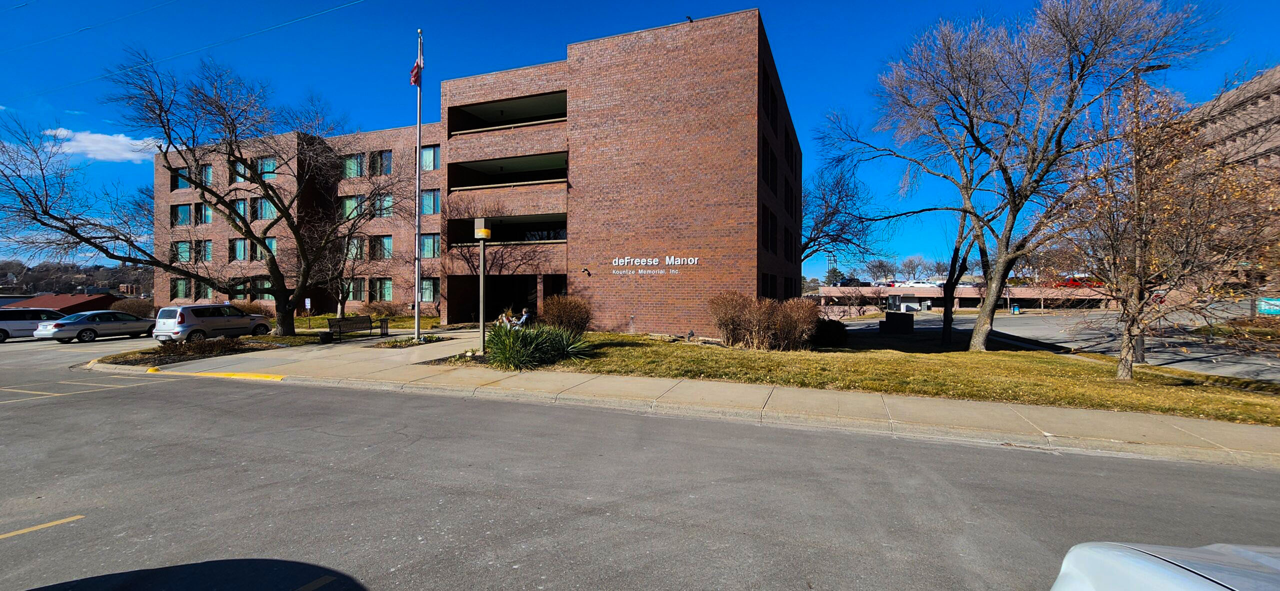 DeFreese Manor Apartment Building